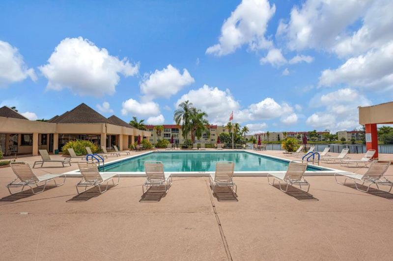  Condo & Townhome Photos