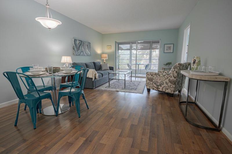 Condo & Townhome Photos