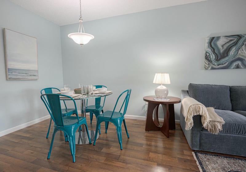  Condo & Townhome Photos