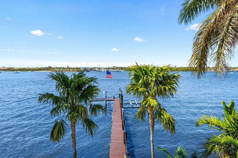  Single Family Homes Photo 51:  Manalapan,  FL 33462