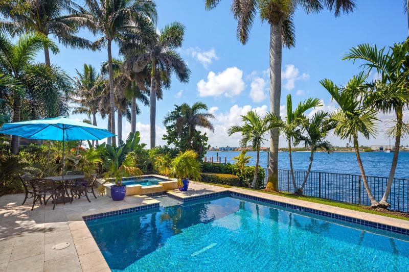  Single Family Homes Photo 9:  Manalapan,  FL 33462