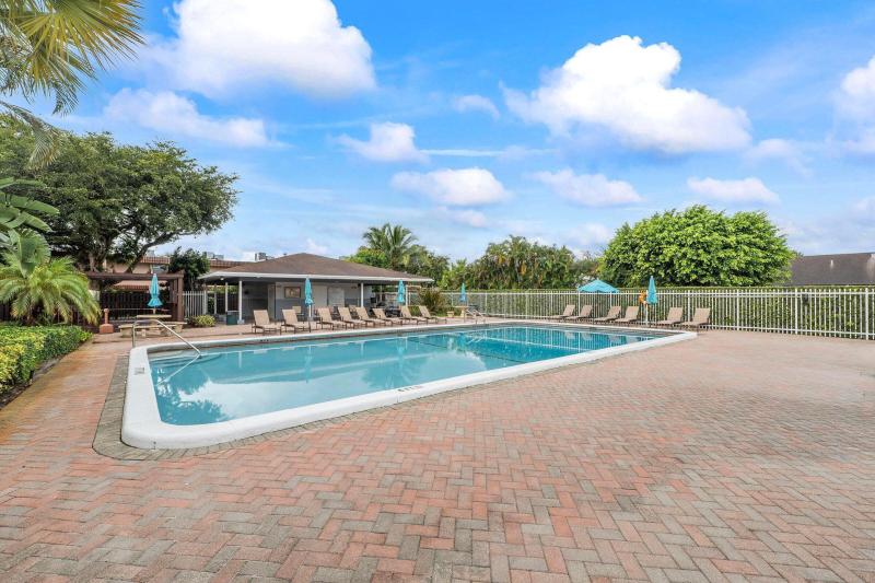  Condo & Townhome Photos