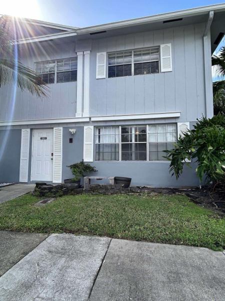  Condo & Townhome Photos