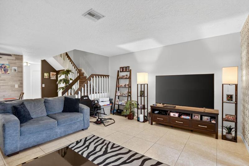  Condo & Townhome Photos