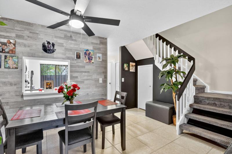  Condo & Townhome Photos