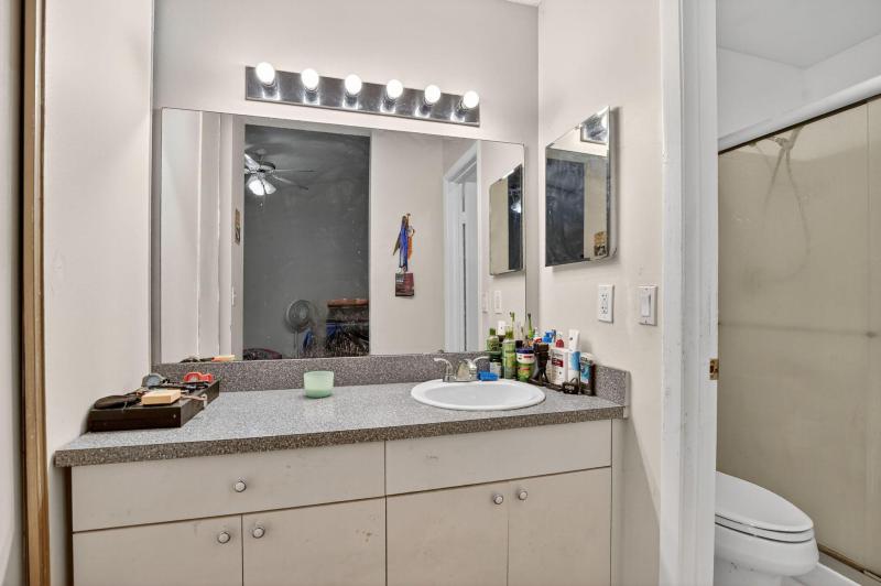  Condo & Townhome Photos