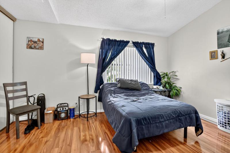  Condo & Townhome Photos