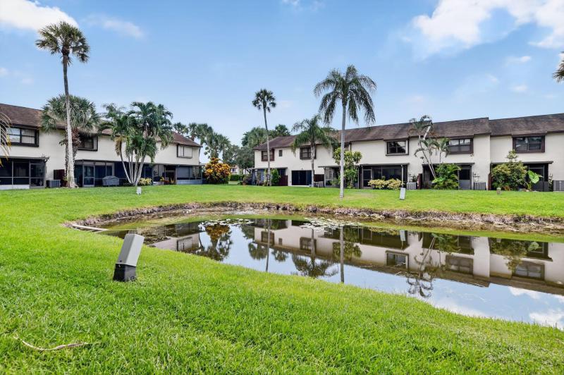  Condo & Townhome Photos