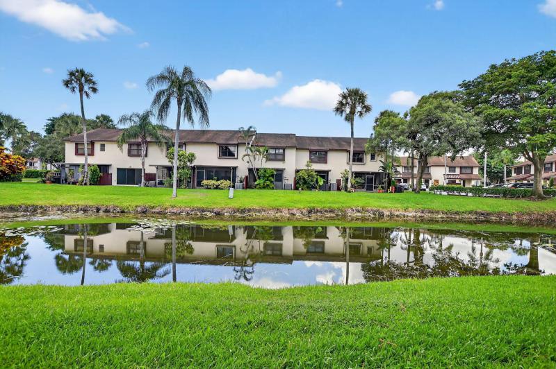  Condo & Townhome Photos