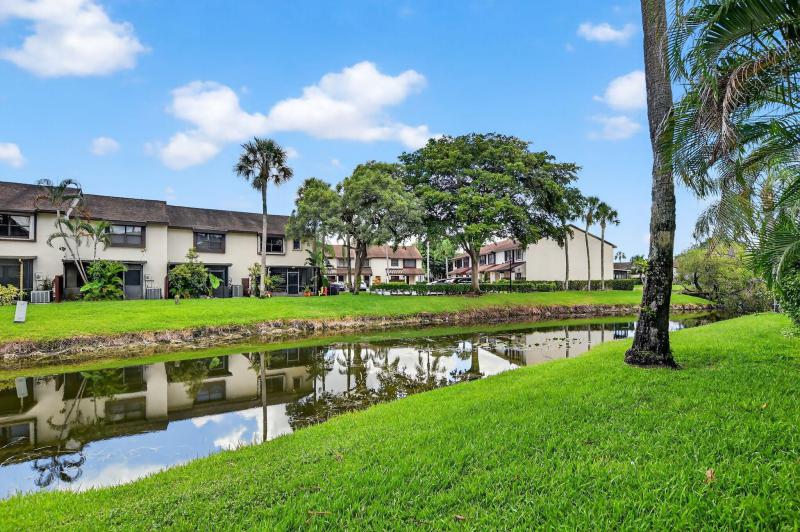  Condo & Townhome Photos