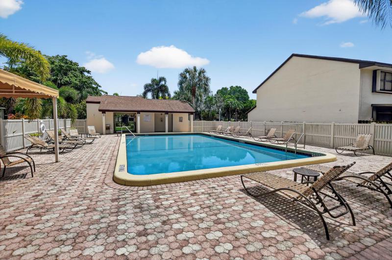  Condo & Townhome Photos