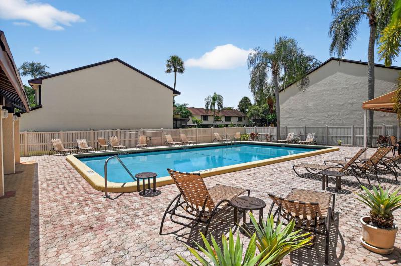  Condo & Townhome Photos