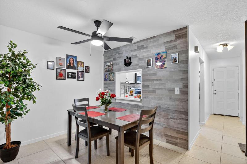  Condo & Townhome Photos