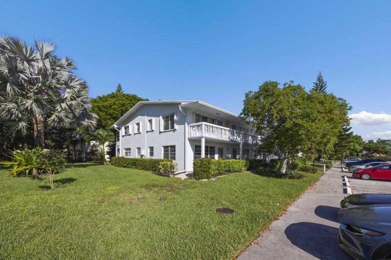  Condo & Townhome Photos