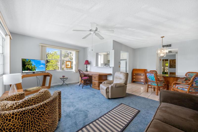  Condo & Townhome Photos