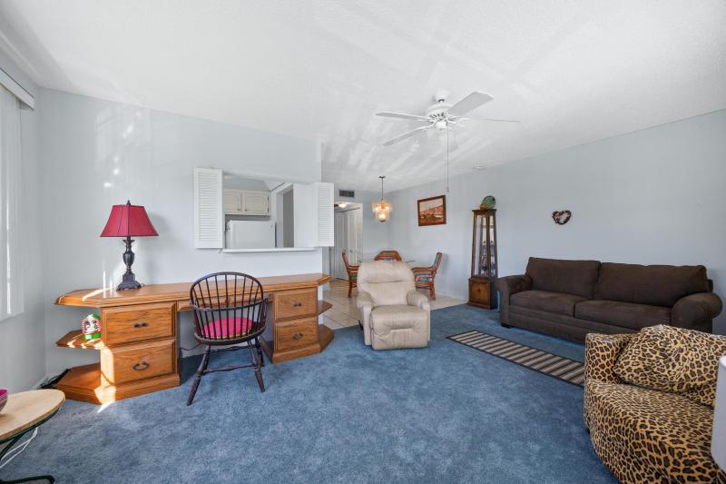  Condo & Townhome Photos