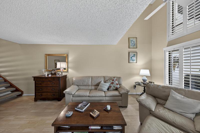  Condo & Townhome Photos