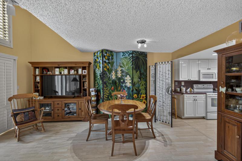  Condo & Townhome Photos