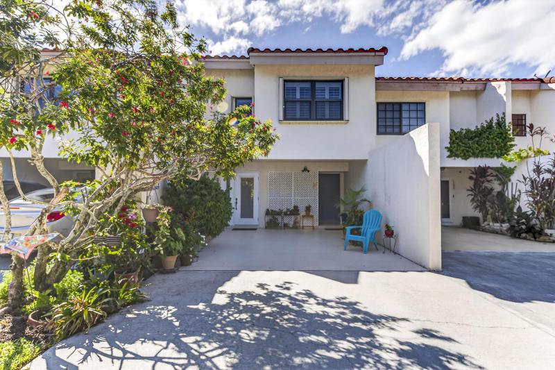  Condo & Townhome Photos