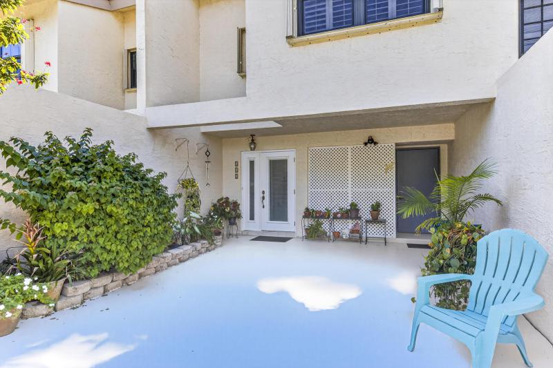  Condo & Townhome Photos