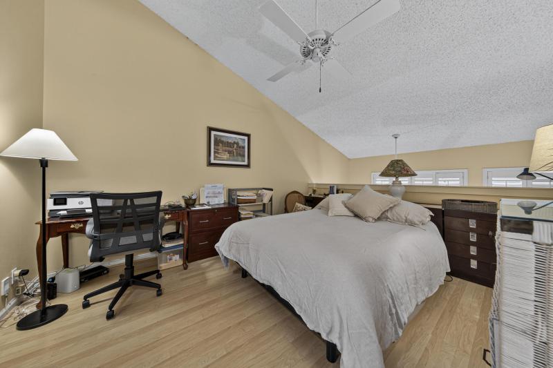  Condo & Townhome Photos