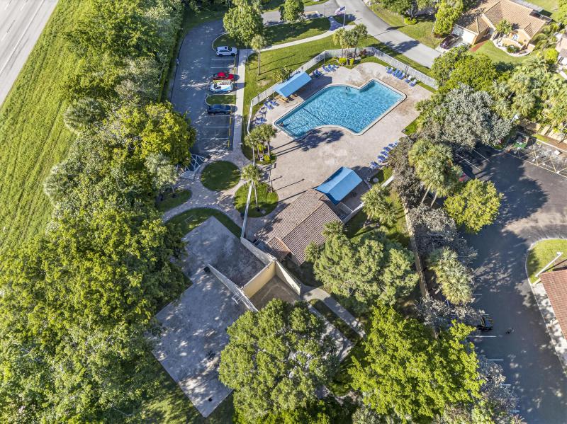  Condo & Townhome Photos