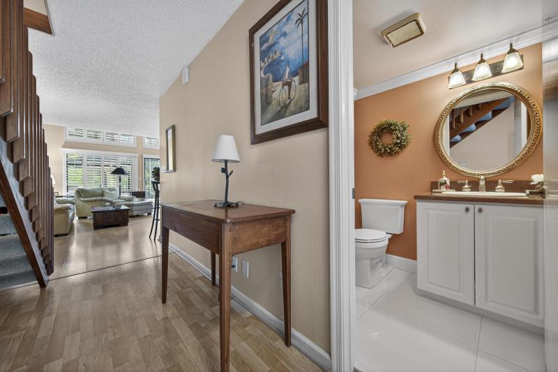  Condo & Townhome Photos