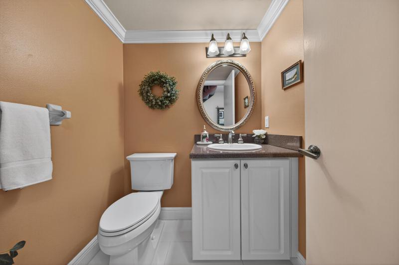  Condo & Townhome Photos