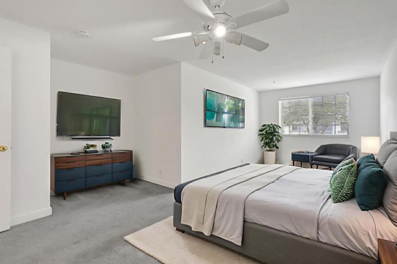  Condo & Townhome Photos