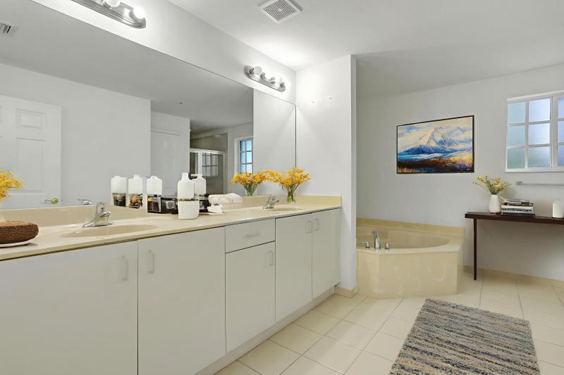  Condo & Townhome Photos