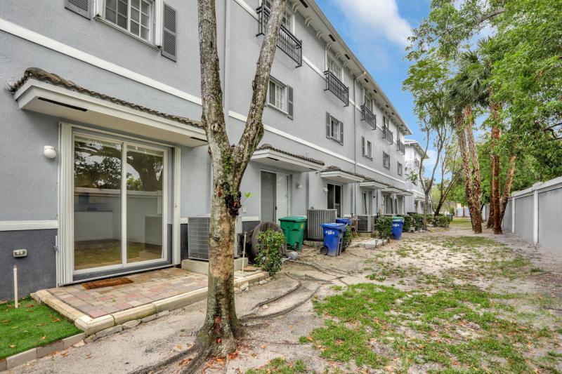  Condo & Townhome Photos