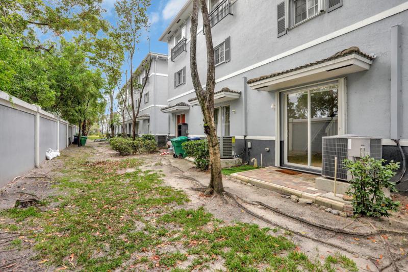  Condo & Townhome Photos