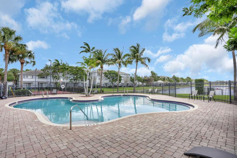  Condo & Townhome Photos