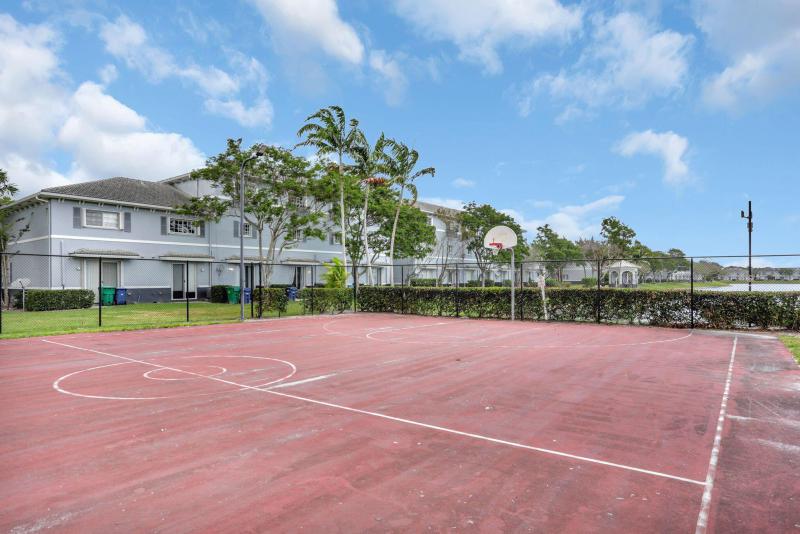  Condo & Townhome Photos