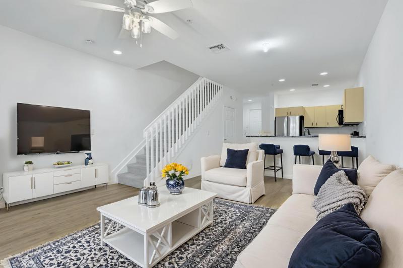  Condo & Townhome Photos