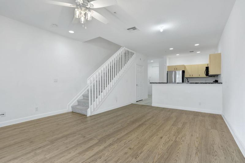  Condo & Townhome Photos