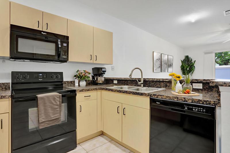 Condo & Townhome Photos