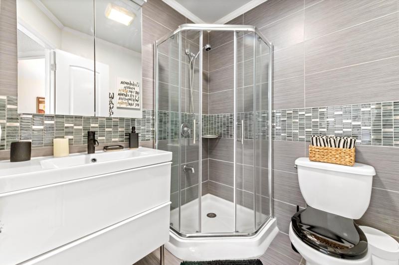  Condo & Townhome Photos