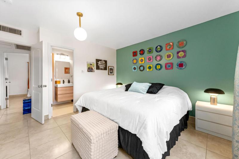  Condo & Townhome Photos