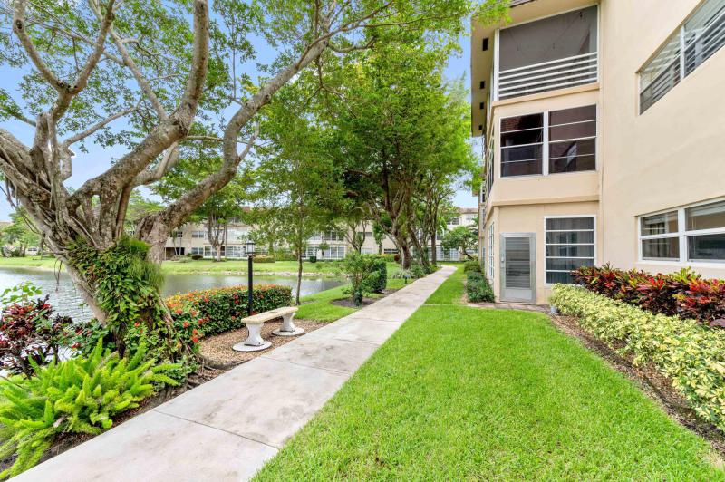  Condo & Townhome Photos