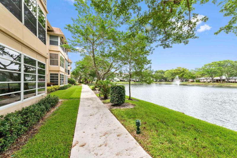  Condo & Townhome Photos