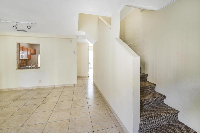  Condo & Townhome Photos