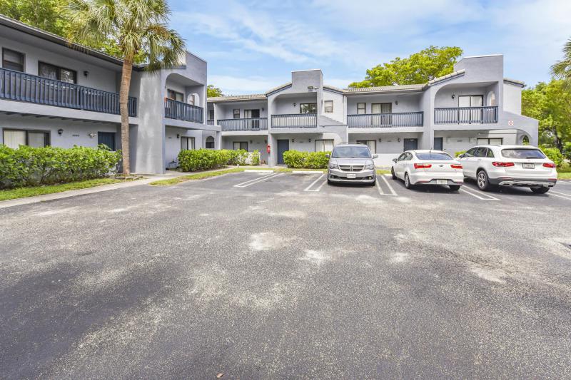  Condo & Townhome Photos