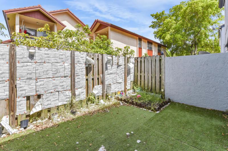  Condo & Townhome Photos