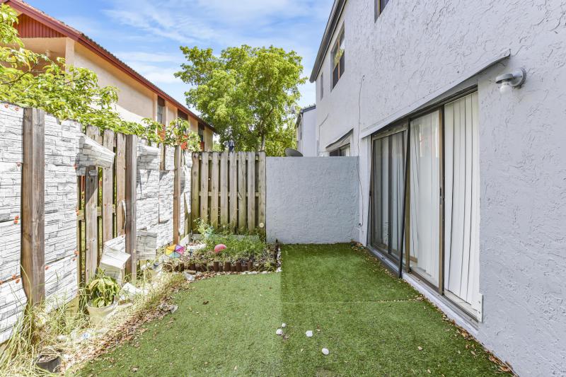  Condo & Townhome Photos