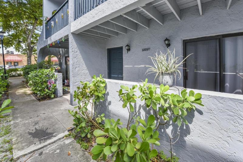  Condo & Townhome Photos
