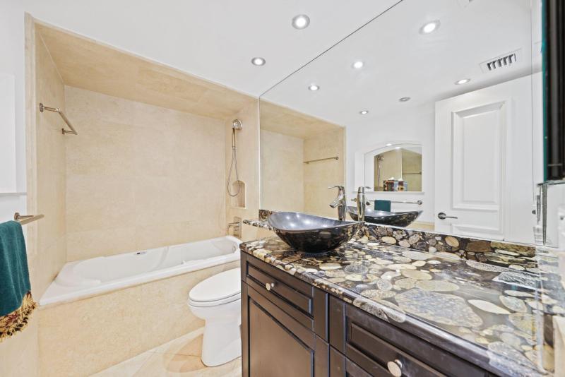 Condo & Townhome Photos
