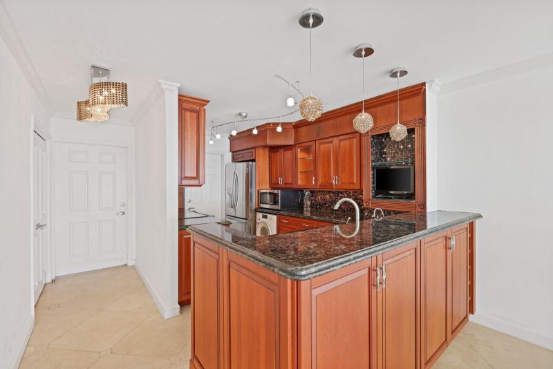  Condo & Townhome Photos