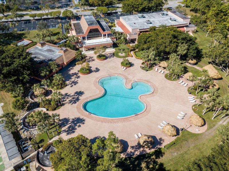  Condo & Townhome Photos