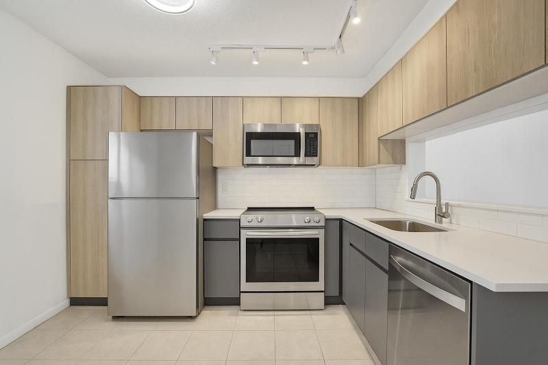  Condo & Townhome Photos